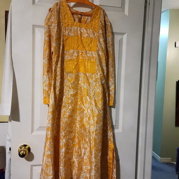 Dress - Picture 2 of 3